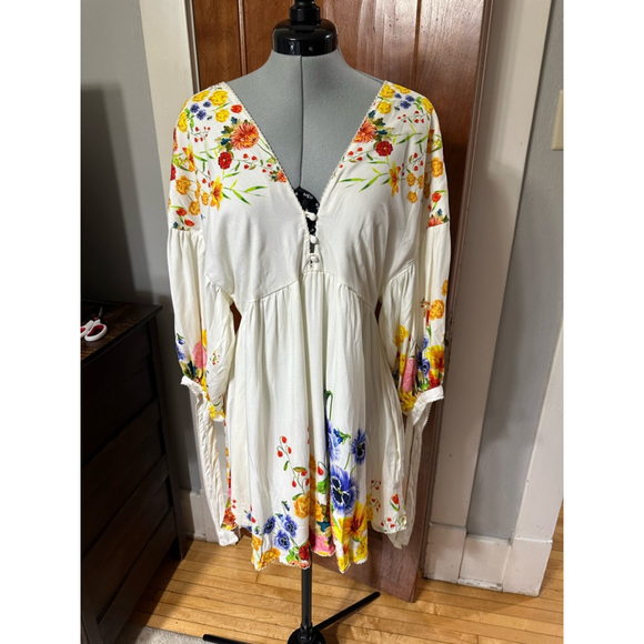 Agua Bendita Dresses & Skirts - Agua Bendita Alex Bouk Mini Dress Cream Floral Embroidered NWT Size S